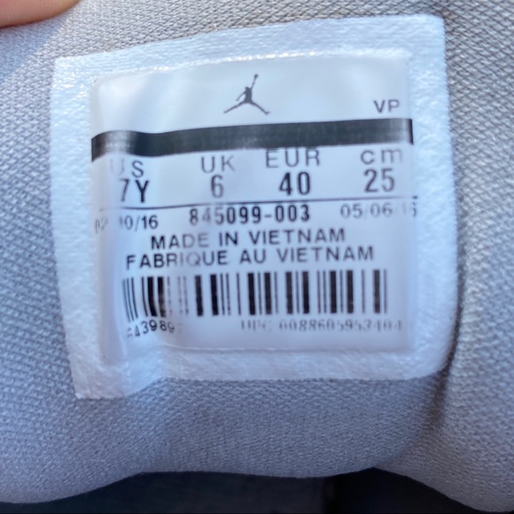 Jordans Sneakers - Picture 5 of 5